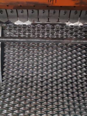 Verzinktes Streckmetallsieb mit Rautenmuster für dekorative Maschen