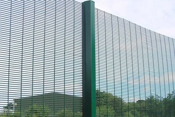 4,0 mm grüner feuerverzinkter geschweißter Drahtgitterzaun