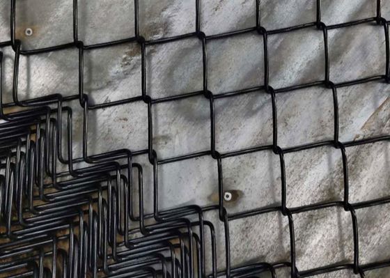 PVC beschichtete schwarzes galvanisiertes Kettenglied-Zaun-Diamond Shape Wire Mesh Sports-Feld