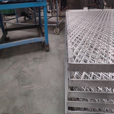 Verzinktes Streckmetallsieb mit Rautenmuster für dekorative Maschen