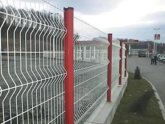 3D-pulverbeschichteter Metallgitterzaun mit quadratischem Rundpfosten