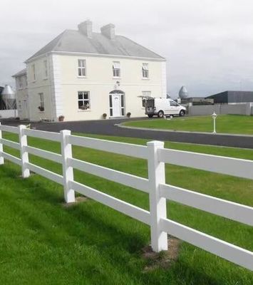 Weißer Kunststoff Schienenzaun Vinylzaun 3 Schienen 4 Schienen Pferd PVC Farmzaun