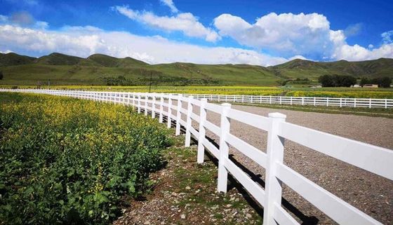 Stabiler weißer 3-Riegel-Design PVC-Zaun Kunststoff Vinyl Ranch Paddock Pferdezaun