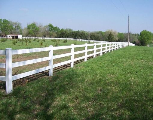 Stabiler weißer 3-Riegel-Design PVC-Zaun Kunststoff Vinyl Ranch Paddock Pferdezaun