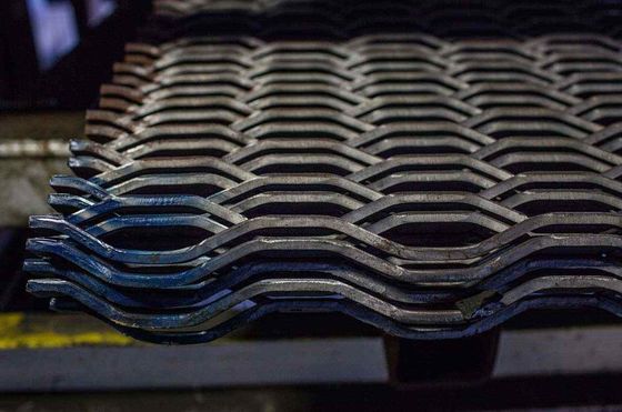 Hot Dip Galvanized Hexagonal Hole Erweiterte Metallnetz für Laufstegnetz