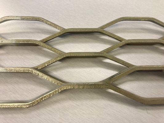 Kundenspezifisches sechseckiges Streckgitter aus verzinktem Stahlblech für Gehwege