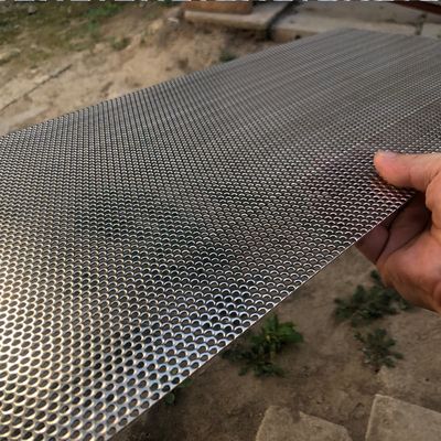 PVDF-Beschichtung Architekturquadratische Aluminiumperforierte Platten Dekoratives Metallperforationsblech