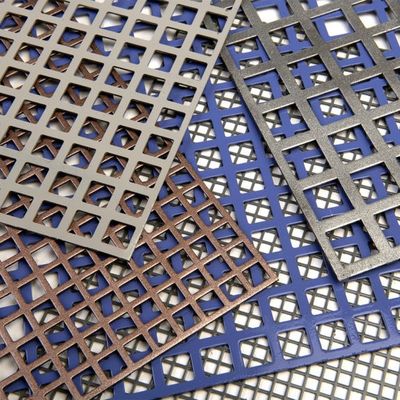 Aluminiumperforierte Metallfassadenplatten Dekorationsvorhangwand Perforiertes Netz
