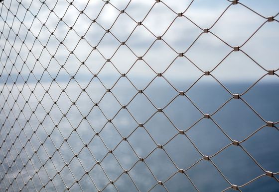 Weiches Edelstahlseil-Drahtgeflecht mit 60° Maschenöffnungswinkeln und galvanisierter, polierter Oberfläche für den Gebäudeschutz