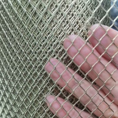 Verzinktes Streckmetall für Putz an Stützmauern