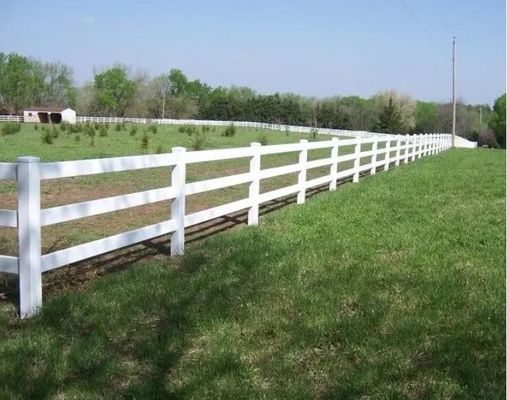 PVC-Pferdekoppel geschweißter Draht Mesh Fence 3 befördert Ranch-weißes Vinyl mit der Eisenbahn