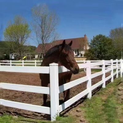 1.2m geschweißter Draht Mesh Fence 3 Schienen Posten und Schienen-weißer PVC-Pferdebauernhof-Zaun