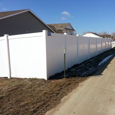 Weißes PVC-Privatsphäre Zaun 6x8ft Jungfräuliches Material wartungsfrei