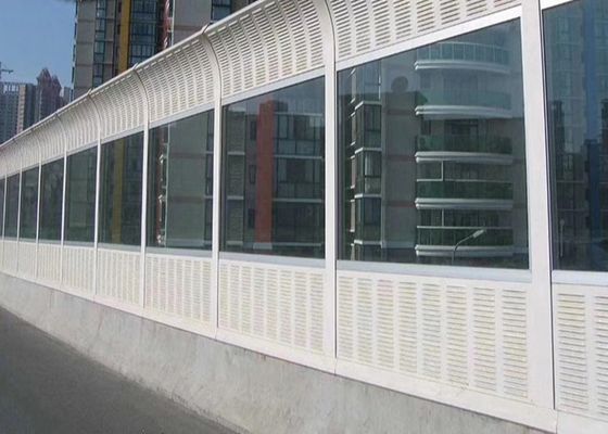 Landstraßen-schalldichtes perforiertes Metall greifen 80mm 100mm perforierte Geräusch-Sperren-Platten ineinander