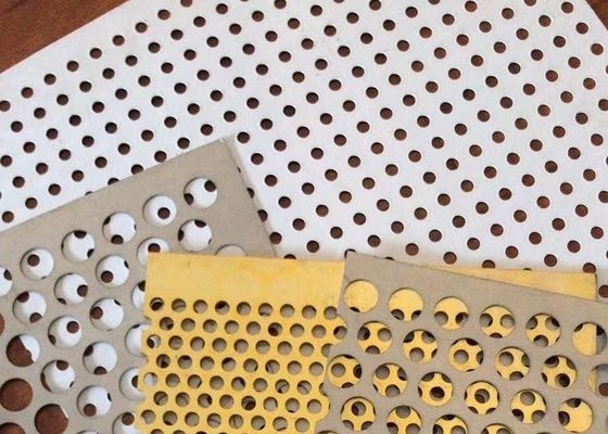 Elektrische galvanisierte perforierte Decke deckt die Beschichtungs-Anodisierung 2x2 PVDF mit Ziegeln
