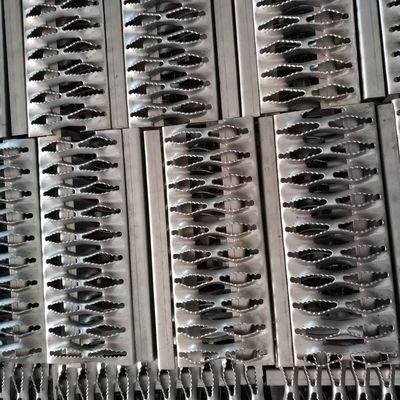 Antimessgerät-Stahlgehweg beleg-Diamond Plank Grating Aluminums 12